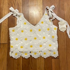 NWT Daisy Crop Top